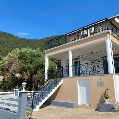 La Casa De Fokas - *